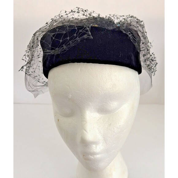 Vintage 1950s Gene Doris New York Black Velvet Fascinator Veiled Hat w/Feathers main image 13
